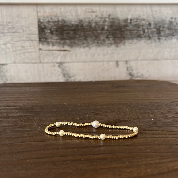 Jewelry - Seed bead women’s bracelet. Size O/S